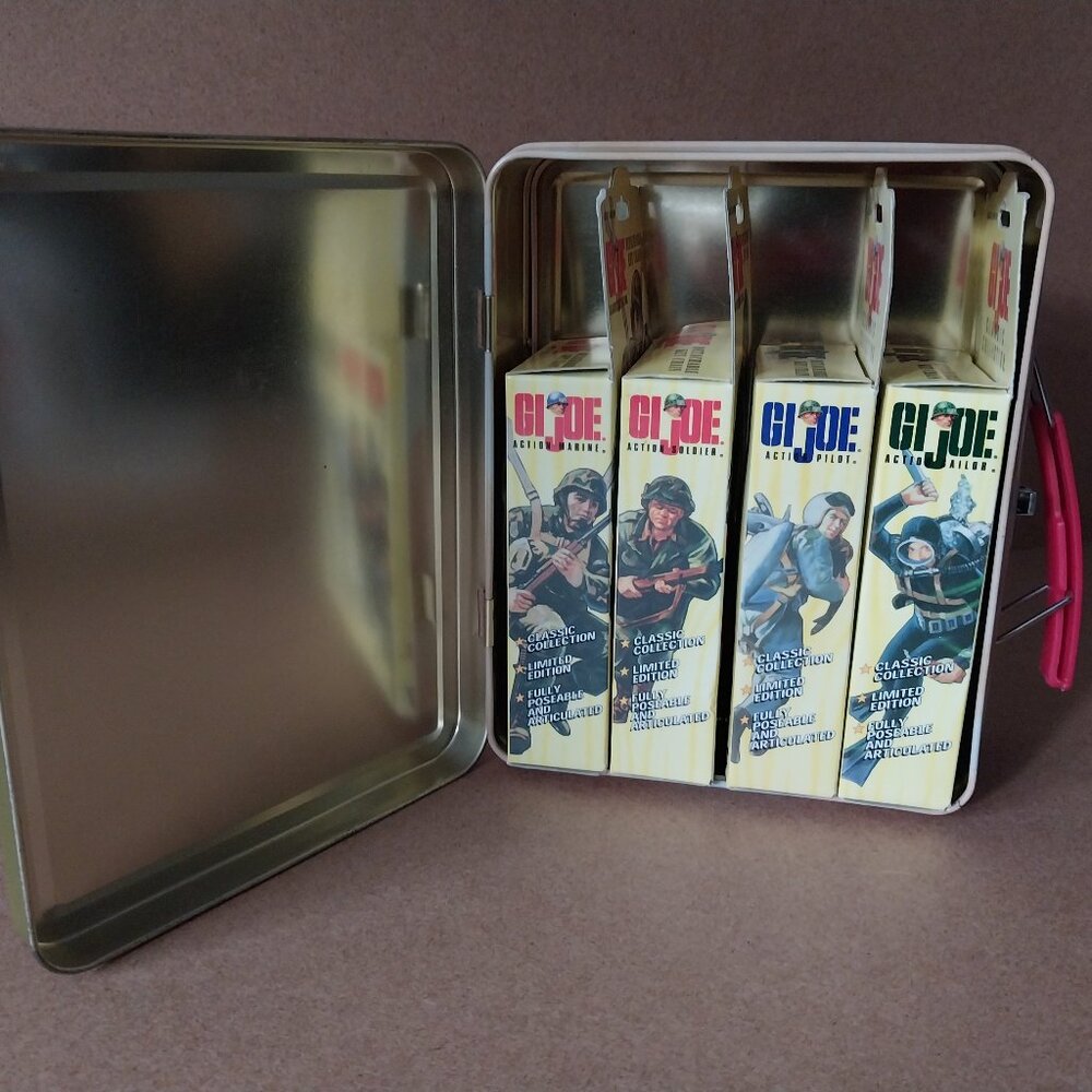 GI Joe metal lunch box,new never used,+ complete set 4 Detachable Key Chain NWT